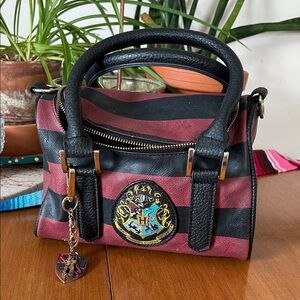 Hogwarts Crest Striped Purse - FOR REPAIR